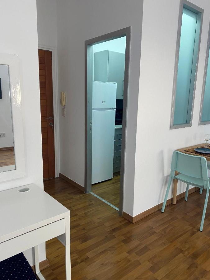 Lovely Studio Apartment In Pafos Esterno foto