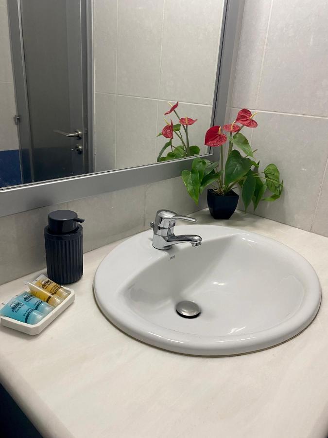 Lovely Studio Apartment In Pafos Esterno foto