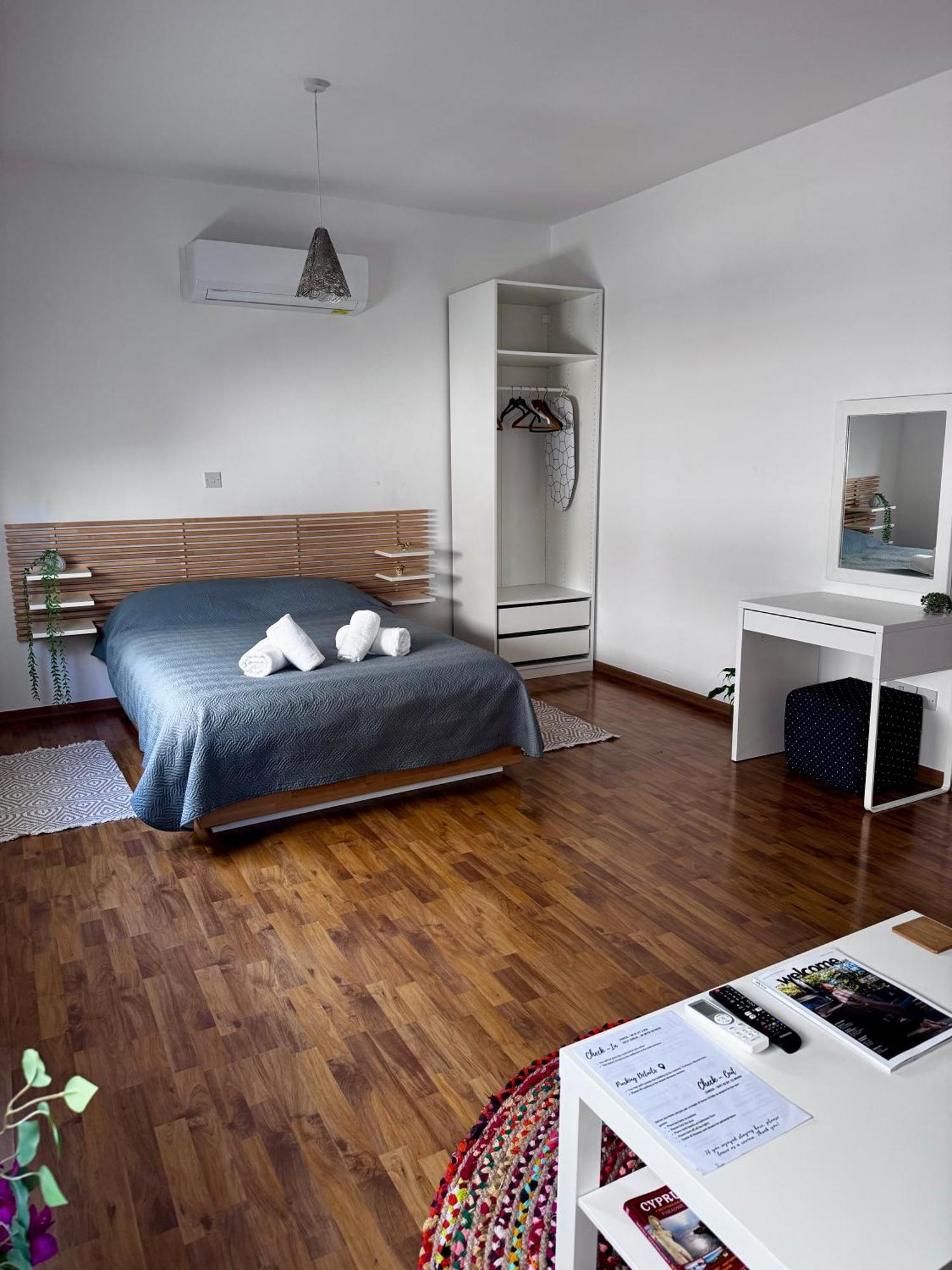 Lovely Studio Apartment In Pafos Esterno foto