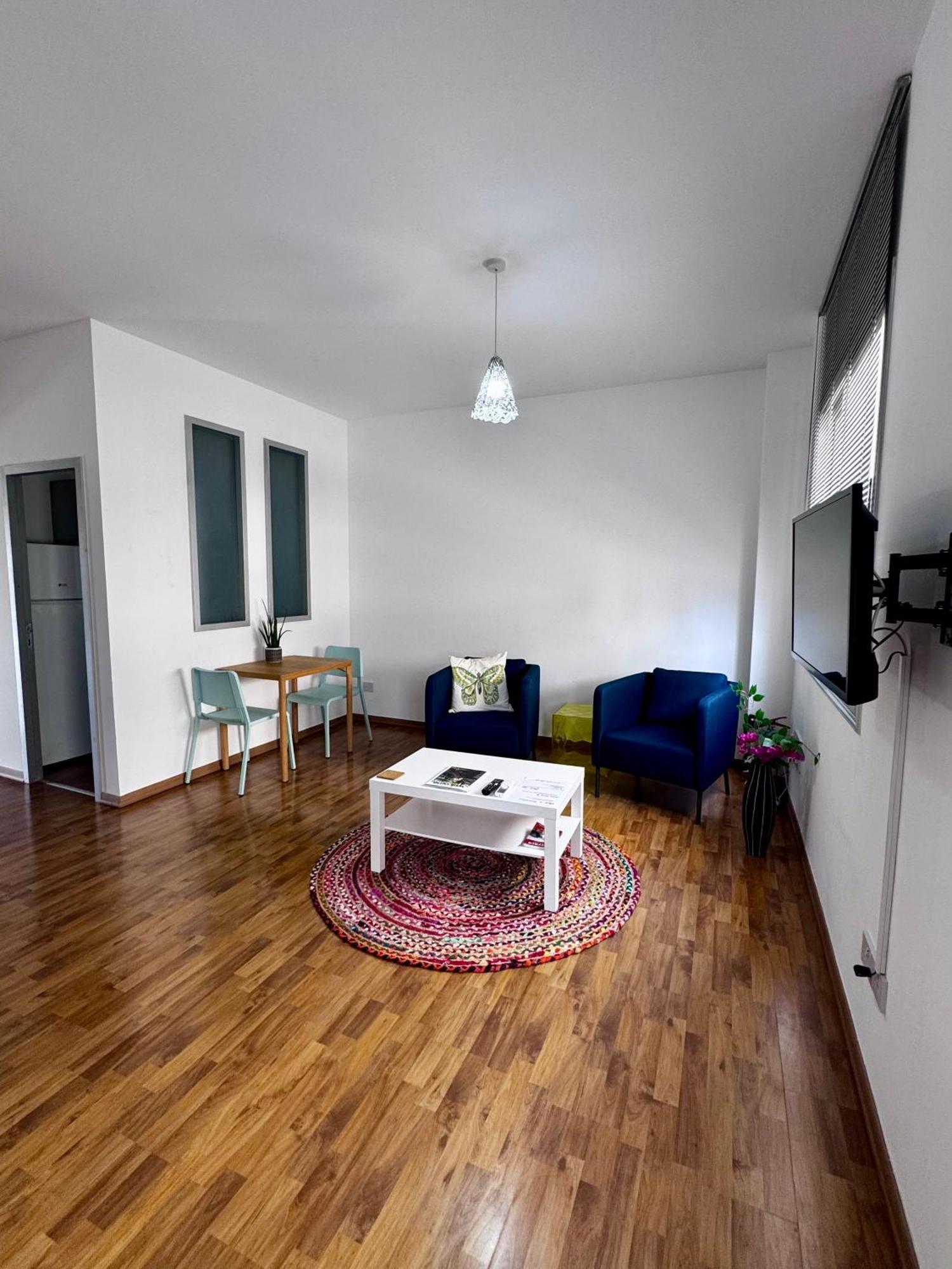 Lovely Studio Apartment In Pafos Esterno foto