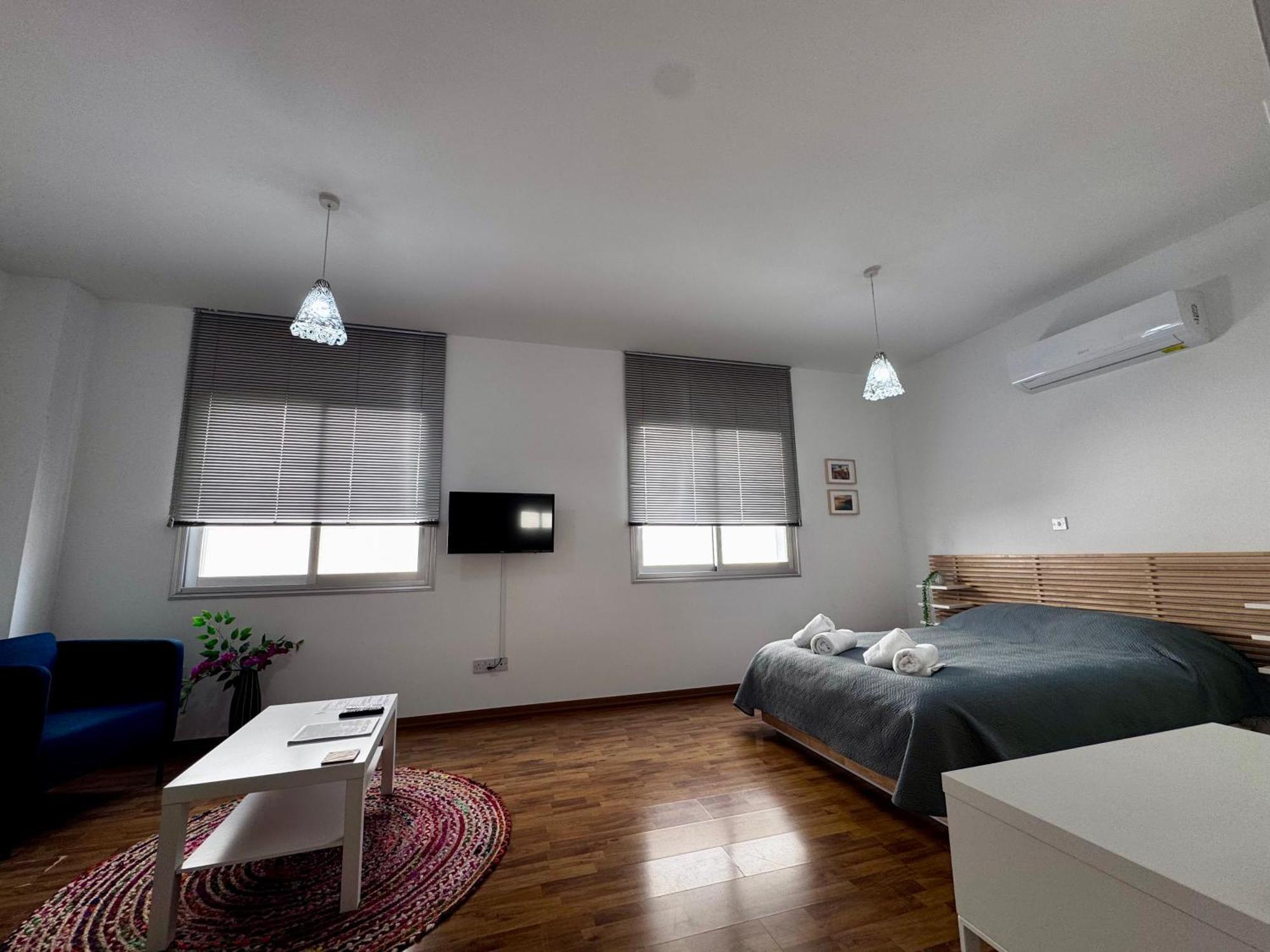 Lovely Studio Apartment In Pafos Esterno foto